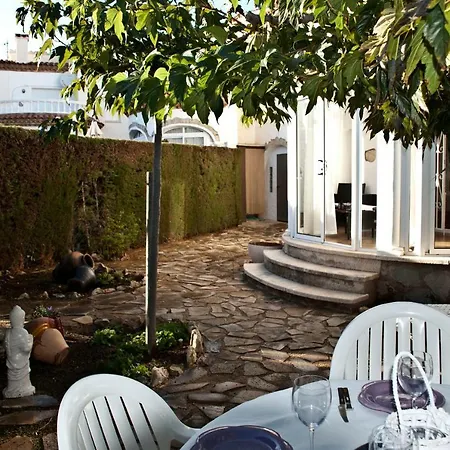 Holiday home Colibri House